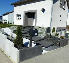 Le spécialiste du matériel et de l'outillage pour entretenir et décorer votre extérieur. Amenagement Jardin Facade Maison Recherche Google Amenagement Jardin Devant Maison Amenagement Devant Maison Amenagement Jardin Facade