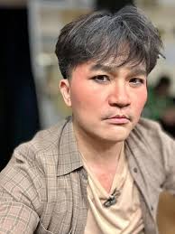 MC Đại Nghĩa vẫn diễn trên sân khấu khi mẹ ruột hôn mê, dàn nghệ sĩ xót  thương khi thấy nam nghệ sĩ nén nỗi đau