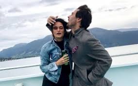 Her goal is to allow you to enjoy your day to the fullest, while she captures all the. Jenny Slate Engaged To Kindest Boyfriend Ben Shattuck A Year After Splitting From Chris Evans