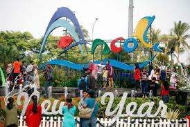 Aku hanya mengangguk tanda setuju saja dengan alasan mereka. Promo Harga Tiket Masuk Ancol Terbaru Agustus 2021