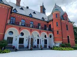 Årets säsong, som är den tionde, spelas in på ericsbergs slott. Stjarnorna Pa Slottet