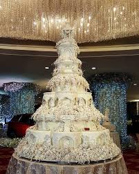 Cream And Lace By Le Novelle Creamandlacecake Visit Our Cake Sh Instagram Photo Websta Extravagant Wedding Cakes Huge Wedding Cakes Castle Wedding Cake