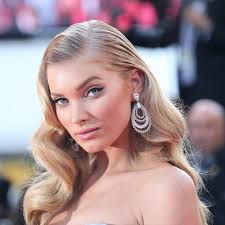 Pga tour stats, video, photos, results, and career highlights. Elsa Hosk Gives Birth And Shares First Photo Of Daughter