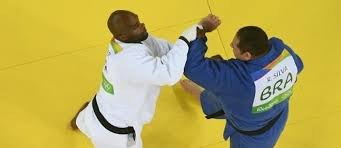 Suivez les jeux olympiques de tokyo en direct, découvrez tous les résultats, les médailles, les performances de l'équipe de france et bien plus encore ! Jo 2016 Judo Teddy Riner En Demi Finales A Deux Combats Du Double Le Point