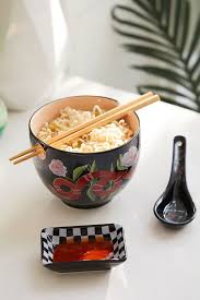 Noodle Set Everything You Need For Noodles And More With This Essential Set Fea Essential Fea Noodle Noodles Ceramic Bowls Kitchenware Ceramic Decor