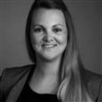 Holly Doering's Instagram, Twitter & Facebook