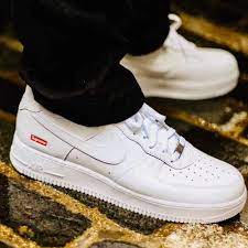 When supreme and nike come together to launch collaborative sneakers, it typically sells out within minutes. Supreme X Nike Air Force 1 Low Box Logo White Kick Game