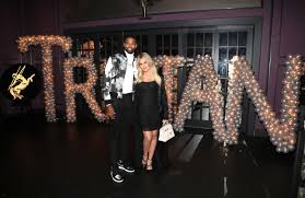 Jun 21, 2021 · quem news khloé kardashian e kylie jenner falam sobre rompimento com jordyn woods em 2019, a influencer, que era melhor amiga de kylie na época, e tristan thompson, namorado de khloé, tiveram. Khloe Kardashian Confirmed Relationship With Tristan Thompson But It S Caused Jordyn Woods Backlash