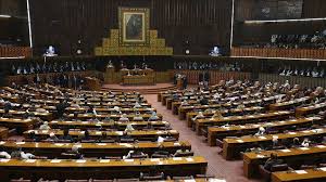 Parlamento lügat manasıyle, müzakere eden, yani bir karara varmak üzere, belli mevzular üzerinde konuşan heyet demektir. Parlamento Pakistani Condena Agresion De La India