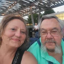 Does anyone know of cabins or cottages in Camden, Tennessee?