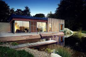 Living in isolated houses in forest is a modern way to get closer to nature while revitalizing yourself in a place where time stands still. Tranquil Forest House With A Sustainable Modern Design In The Uk