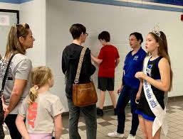 Principal Humphreys and Miss Mandarin Middle School answer questions about  their school. Mandarin Middle offers college preparatory academics, video  production, web design, coding, and a full array of clubs, athletics and  activities.