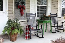 Get into the holiday spirit with these decorating ideas! Christmas Porch Decorations House Of Hawthornes