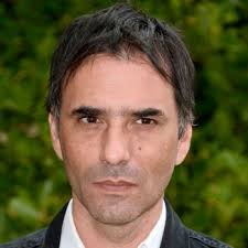 Vous trouverez des graphiques sous le tableau par pays et le tableau de l'évolution mondiale jour par jour sous ces graphiques. Jules Benchetrit Comment Le Fils De Marie Trintignant A T Il Vecu Son Enfance Sans Sa Mere Il Se Confie Femme Actuelle Le Mag