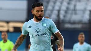 Eugenio esteban mena reveco is a chilean professional football player who was born on 18 july 1988 in viña del mar, chile. Eugenio Mena Padece Una Secuela De Neumopatia Tras Ser Positivo En Coronavirus El Grafico