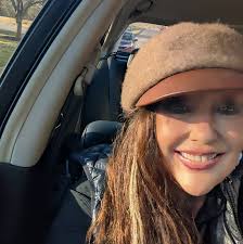 Experiences of kindness from strangers in daily life