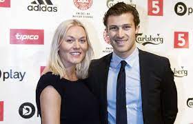 Erik sviatchenko haberleri ve güncel son dakika gelişmeleri için tıklayın! Stort Galleri Legender Stjerner Og Koner Indtager Den Rode Lober Til Fodboldfest Bt Fodbold Www Bt Dk