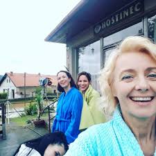 Jun 13, 2021 · říká se, že doba covidová přeje tloustnutí, ovšem řada známých tváří je důkazem, že výrazně zhubnout se při pevné vůli dá kdykoliv. Veronika Zilkova Ve Stardance Gratulace Se Jen Hrnuly Blesk Cz