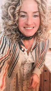 I love shopping secondhand, don’t you?! I’ve been finding some great pieces 