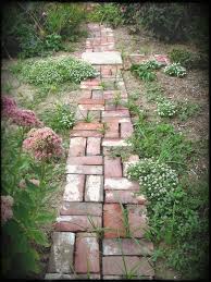 Brick Path Garden Designs Ziegel Gehweg Ziegel Kompost Ziegel Garten Marker Ziegel Mittel Ziegel Schriftart Ziegelpfoste In 2020 Garten Garten Pflanzen Garten Pflaster