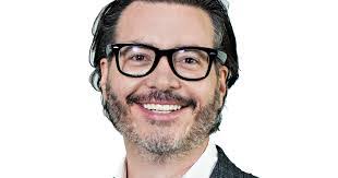 Paul Vallee's Instagram, Twitter & Facebook