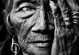 Black And White Old Woman Portrait Photography Interesnye Fotografii Lyudej Picture On Visualizeus Black And White People Famous Portrait Photographers Black And White Portraits