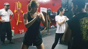 31 likes · 2 talking about this. Elizabeth Tan Siap Sedia Bintangi Filem Abang Long Fadil 3