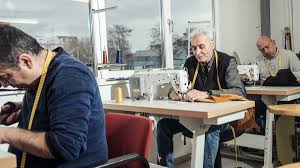 In Oost worden eerlijke, ambachtelijke kussens gemaakt door gevluchte  kleermakers