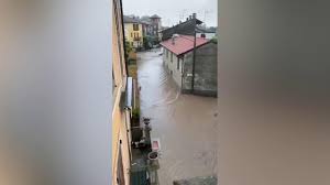 Nov 13, 2019 · maltempo a jesolo, litorale devastato. Maltempo Record Nel Varesotto Esondazioni E Frane In Molti Comuni La Repubblica