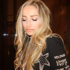 Stunning @clairekelly100 #madeupbyrenee my favorite highlight Laura  Mercier- Devotion, lip is Divine Rose by Pat McCrath