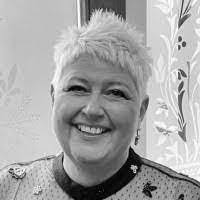 Colette Wells's Instagram, Twitter & Facebook