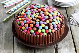 Alles miteinander verrühren und langsam auflösen. Rezept Fur Bunte Smarties Torte