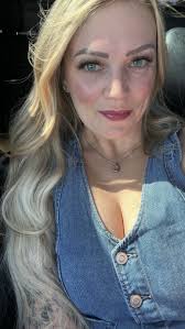 Ahoj našla by se tu nějaká slečna na seznámení já 35 let že Zlínského kraje  Jestli tu jsi napiš Budu se těšit