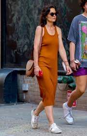 Photogallery of katie holmes updates weekly. Katie Holmes Has Found Her Summer Essentials Vogue