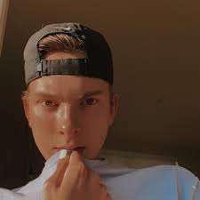 Can we please normalize nail polish