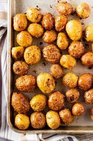 Roasted Baby Potatoes With Rosemary And Garlic Bake Eat Repeat Recipe Roasted Baby Potatoes Recipes Baby Potato Recipes