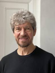 Robin Lovell's Instagram, Twitter & Facebook