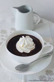 Cioccolata calda come al bar non è un'impresa impossibile ma ci sono alcuni trucchetti se volete che diventi cremosa, densa e lucida come fanno loro. Dolcemente Inventando Cioccolata Calda Alla Vaniglia Fatta In Casa