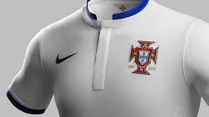 Depois de lançar uma camisa dupla face homenageando o brasil, o vasco resolveu voltar às origens e agora lança um manto em homenagem à seleção portuguesa. Portugal Revela Nova Segunda Camisa Para 2014 Nike News