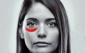 Allarme donne: dal complimento fuori luogo si passa alla violenza fisica