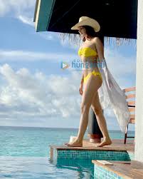 Mahesh babu, kiara advani, r sarathkumar, prakash raj, devaraj, aamani, sithara, posani ram charan, kiara advani, vivek oberoy, prashanth, sneha, himaja, praveena, aryan rajesh. Kiara Advani Photos Images Hd Wallpapers Kiara Advani Hd Images Photos Bollywood Hungama