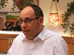 Una soltera no da crédito ante el llanto desconsolado de su cita en 'First  Dates' en plena mesa: "Me ha dado pena"