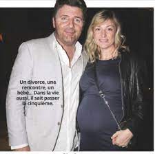 Après, on sait que les enfants protègent beaucoup leurs parents. La Compagne De Philippe Lellouche Ne Cache Plus Ses Rondeurs Photo