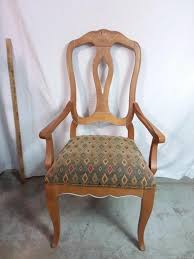 La chaise utilise les mêmes muscles que ceux utilisés pour lever les jambes pendantes, mais soutient votre dos pour la rendre plus. Chaise Capitaine Eqa Encans Quebec Quebec Auctions