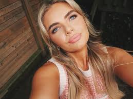 Jo Copeland's Instagram, Twitter & Facebook