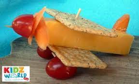 Das Ist Wirklich Eine Schone Idee Fur Das Passende Essen Zur Nachsten Flieger Party Zum Kindergeburtstag Vielen Dank D Creative Food Fun Kids Food Food Humor