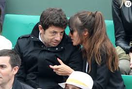 La romancière réalise son film holy lands, et le chanteur participe au tournage. Patrick Bruel Et Sa Compagne Caroline A Roland Garros En 2014 Terrafemina