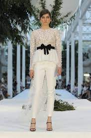 Brautmode ist genauso wie jede andere mode gewissen trends unterlegen. Zauberhafte Brautkleider Mit Schleifen Extrem Romantische Hochzeitskleider Schleife Brautkleid Hochzeitskleid Brautkleid Romantische Hochzeitskleider Braut
