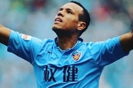 Aos 38 anos, o atacante tenta superar problemas no joelho para voltar a jogar. Pretendido Pelo Vasco Luis Fabiano Negocia Com A Ponte Preta Afirma Dirigente Netvasco
