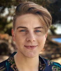 Seine eltern stammen aus norddeutschland, er selbst wurde in der schweiz geboren und wuchs dort auf. Vincent Gross Next Concert Setlist Tour Dates 2021